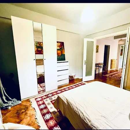 Daire Comfortable Downtown Flat