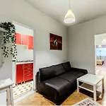Comfortable Downtown Flat
